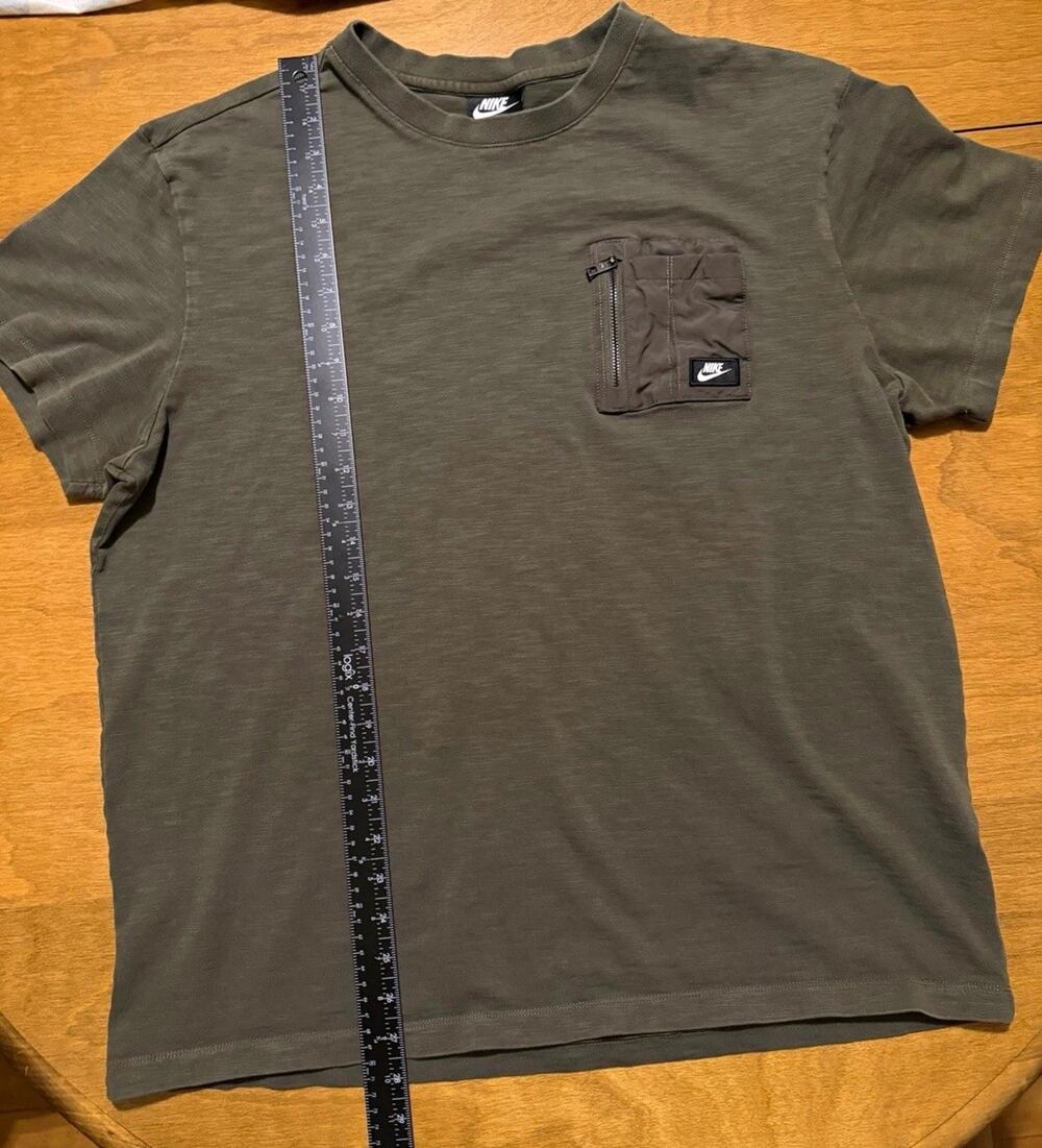Nike Men’s XL Green Crew Neck Short Sleeve T-Shirt Logo Zipper Chest Pocket